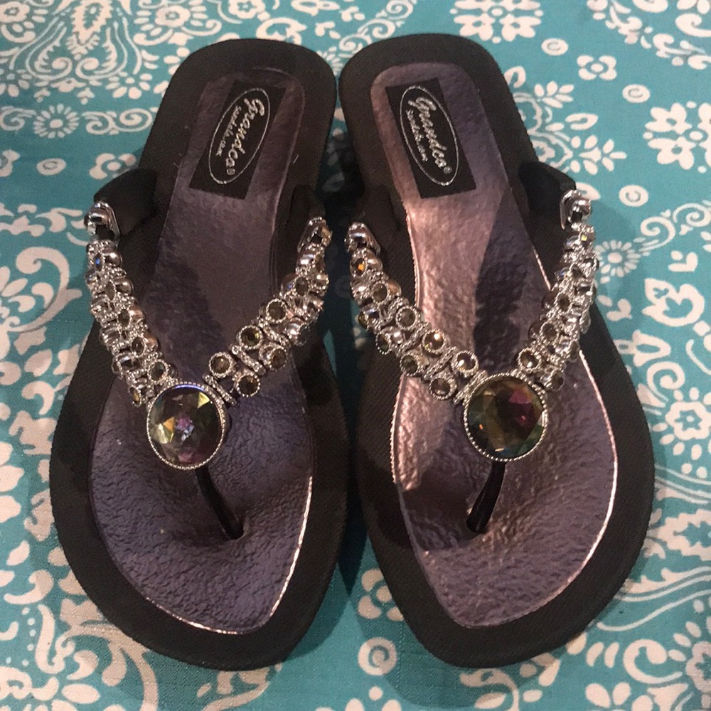 NWT Grandco Embellished Sandals Bling